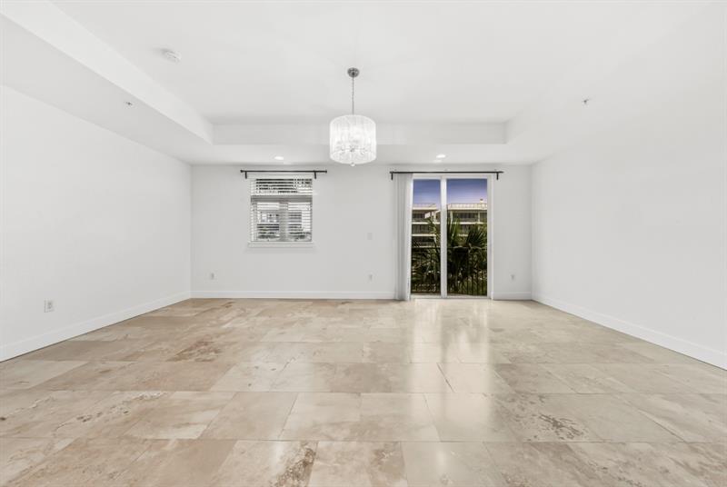 Image 8 of 52 For 61 Isle Of Venice Dr