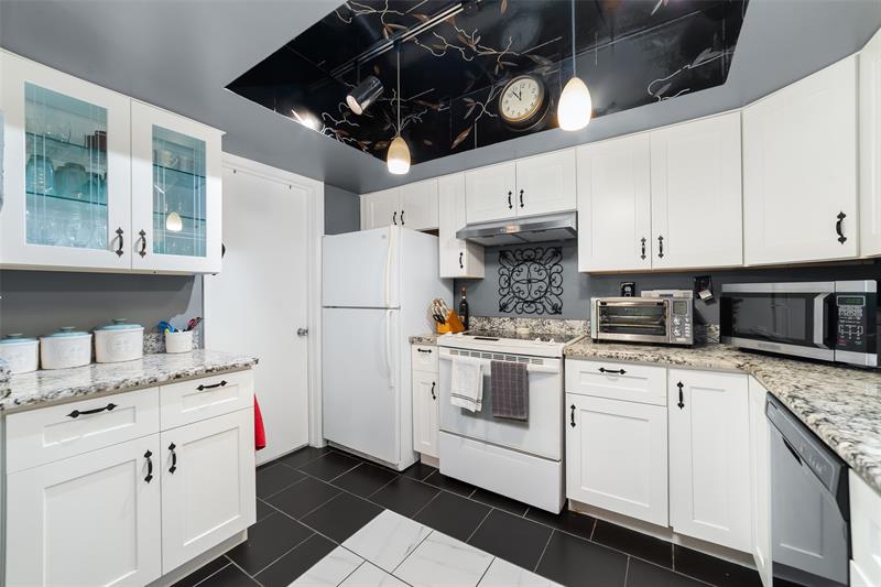 Image 8 of 32 For 8939 27th St