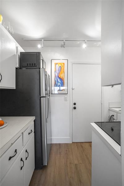 Image 11 of 33 For 6260 18th Ave  810