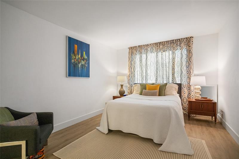 Image 18 of 33 For 6260 18th Ave  810