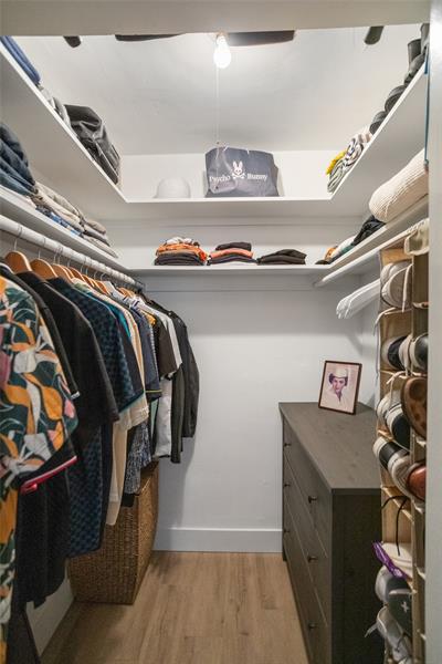 Image 21 of 33 For 6260 18th Ave  810