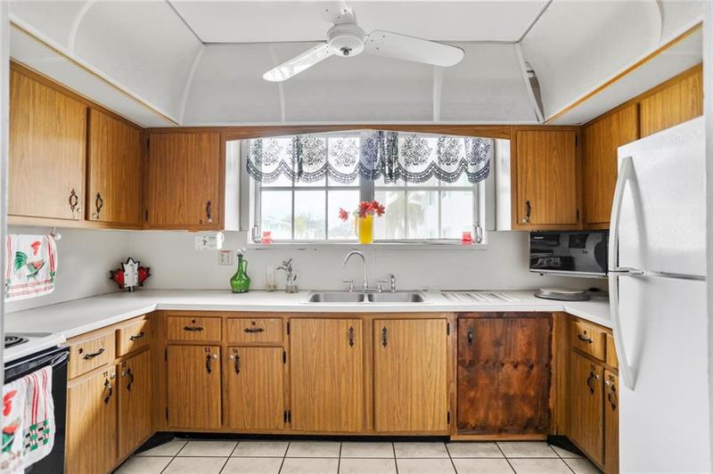 Image 32 of 33 For 6260 18th Ave  810