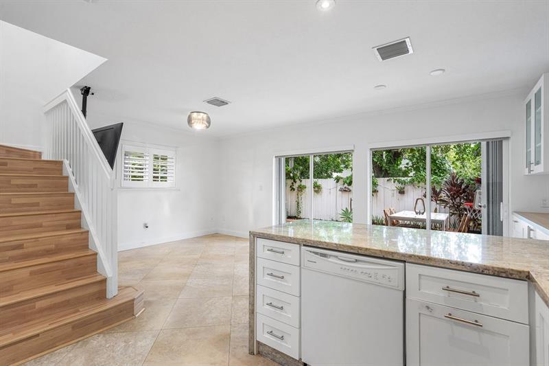 Image 10 of 52 For 9401 77th Ct  9401