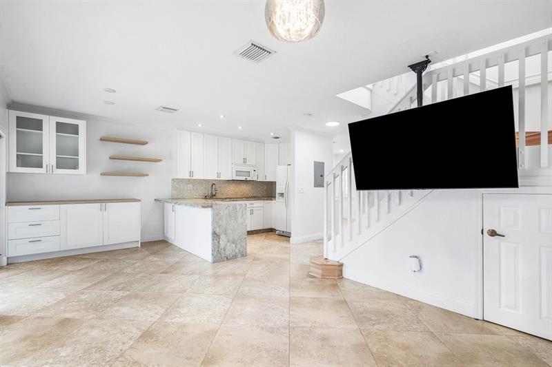 Image 15 of 52 For 9401 77th Ct  9401