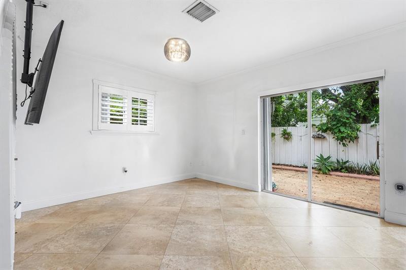 Image 16 of 52 For 9401 77th Ct  9401