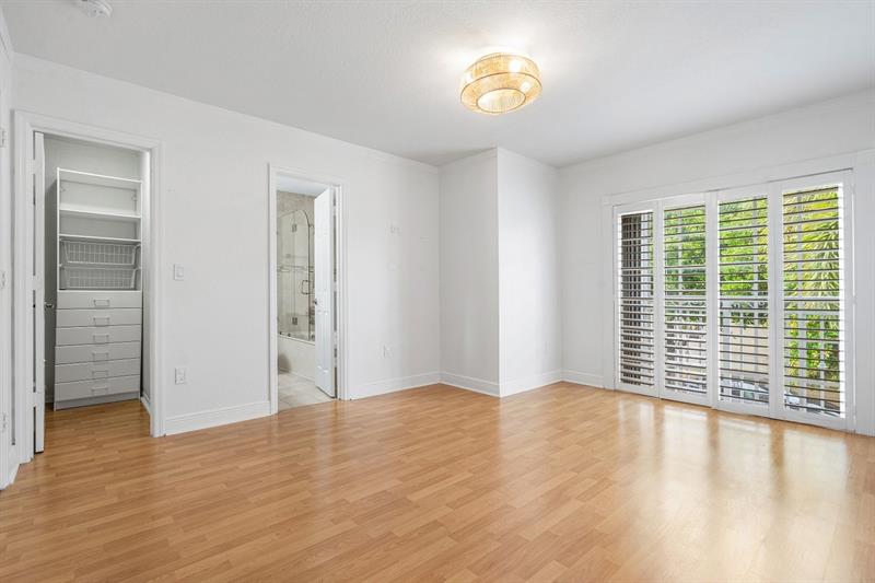 Image 26 of 52 For 9401 77th Ct  9401