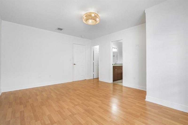 Image 27 of 52 For 9401 77th Ct  9401