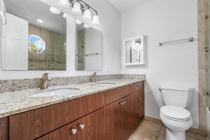 Image 28 of 52 For 9401 77th Ct  9401