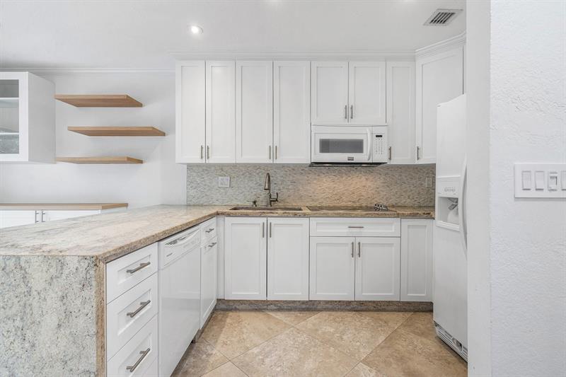 Image 7 of 52 For 9401 77th Ct  9401