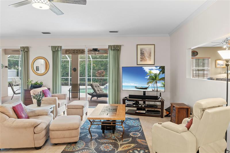 Image 7 of 35 For 2148 Buena Vista Blvd