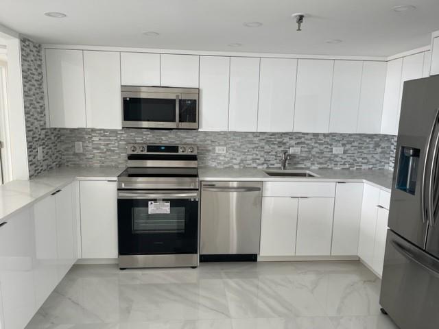 Image 15 of 24 For 20505 Country Club Dr  637