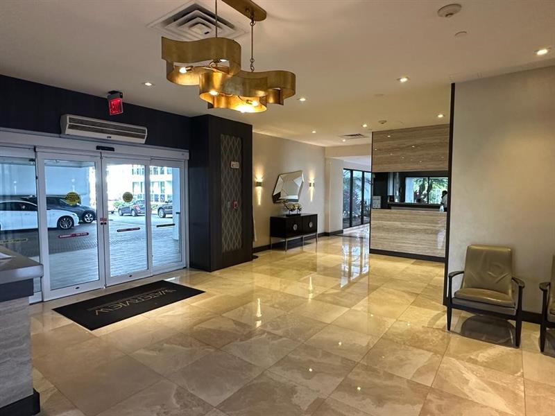 Image 6 of 24 For 20505 Country Club Dr  637