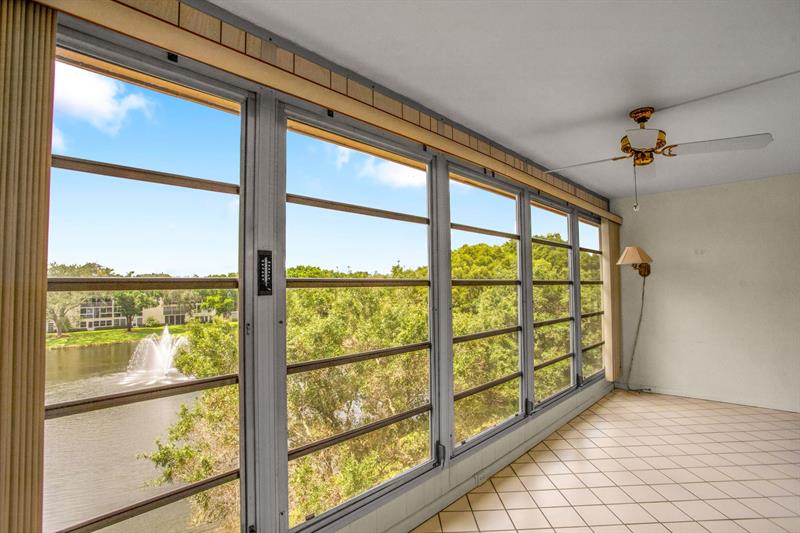 Image 2 of 28 For 2202 Lucaya  D4