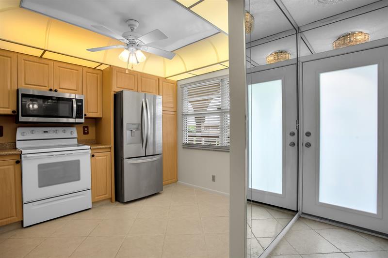 Image 3 of 28 For 2202 Lucaya  D4