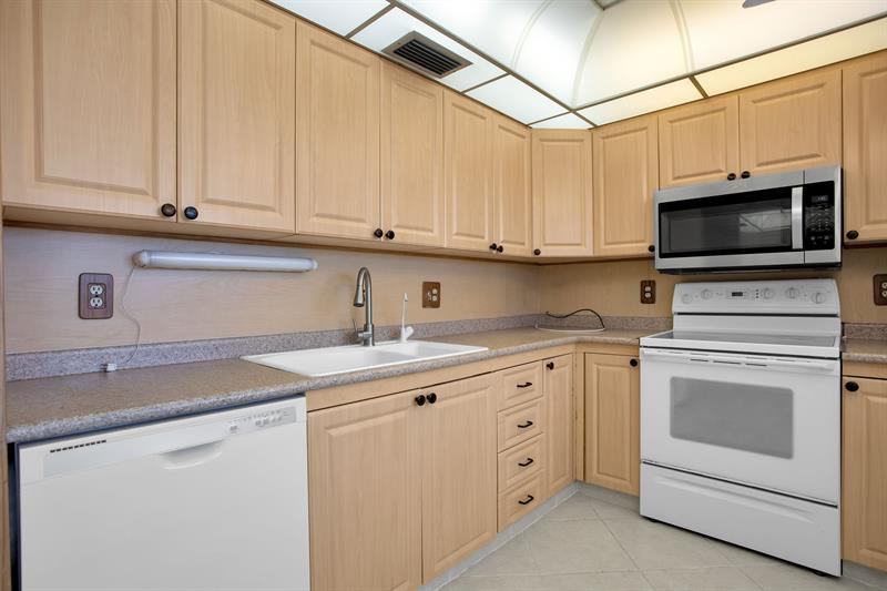 Image 5 of 28 For 2202 Lucaya  D4