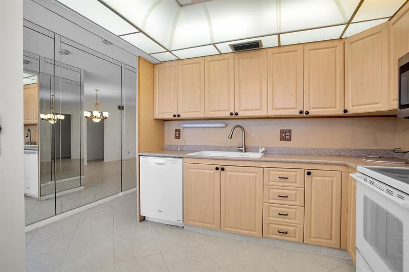 Image 8 of 28 For 2202 Lucaya  D4