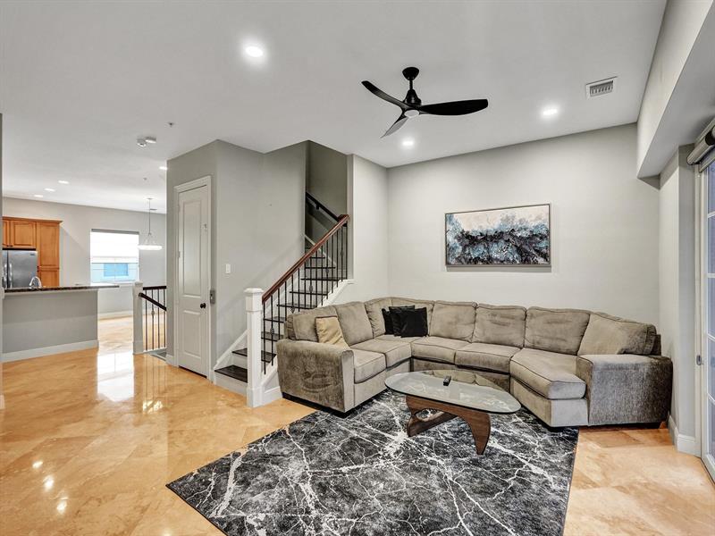 Image 18 of 53 For 58 Via Floresta Dr