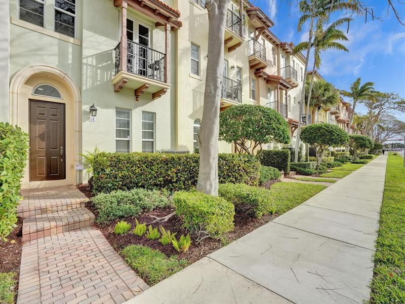 Image 3 of 53 For 58 Via Floresta Dr