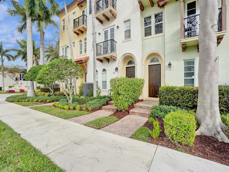 Image 4 of 53 For 58 Via Floresta Dr