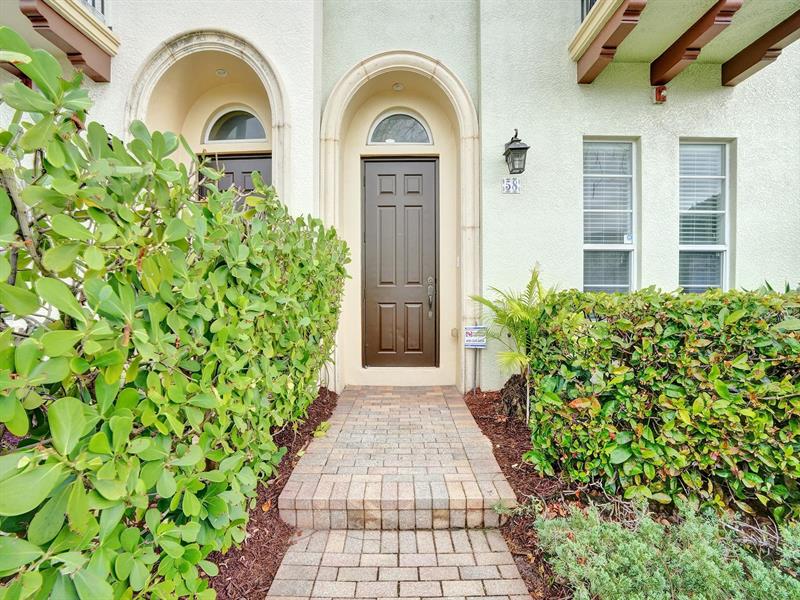 Image 5 of 53 For 58 Via Floresta Dr