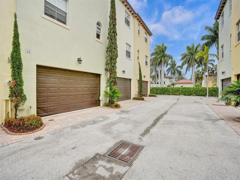 Image 51 of 53 For 58 Via Floresta Dr