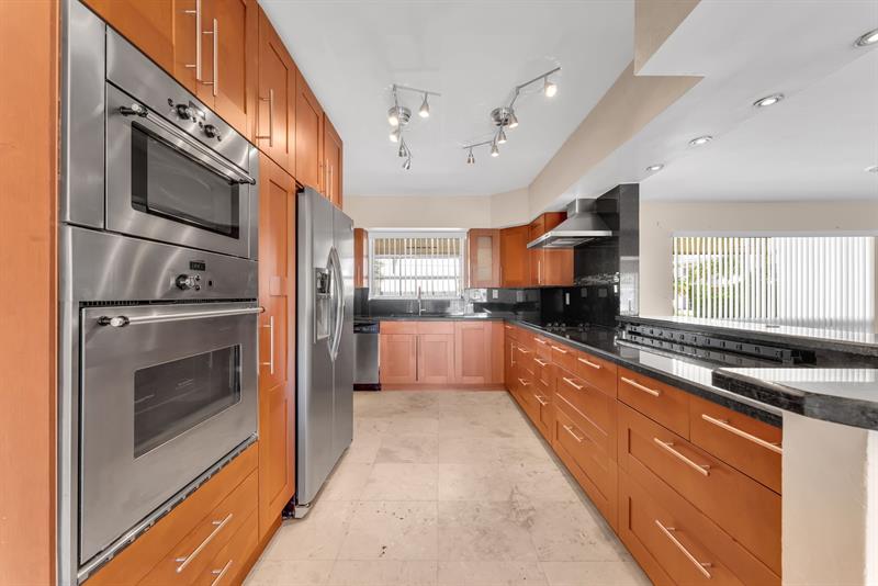 Details for 2940 19th St, Pompano Beach, FL 33062