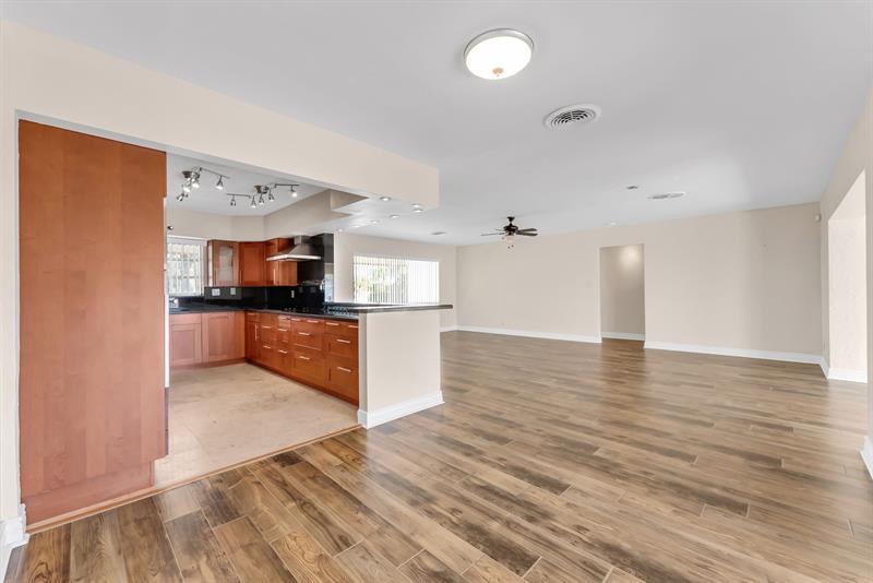 Image 4 of 34 For 2940 19th St