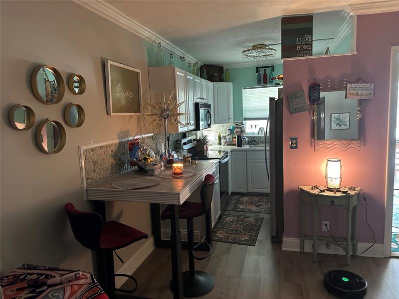 Image 4 of 7 For 2800 14th Street Cswy  203