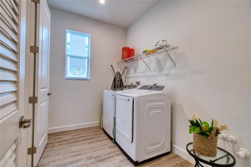 Image 34 of 79 For 10407 Aquila Way