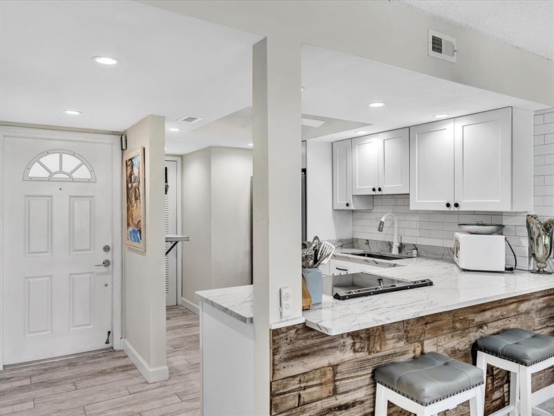 Image 22 of 78 For 1609 Riverside Dr  204