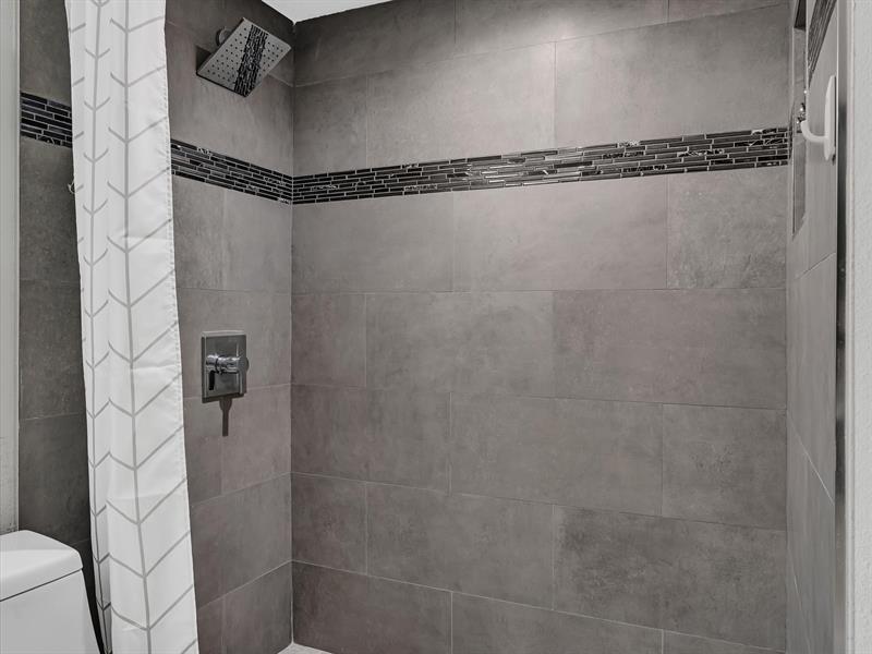 Image 54 of 78 For 1609 Riverside Dr  204