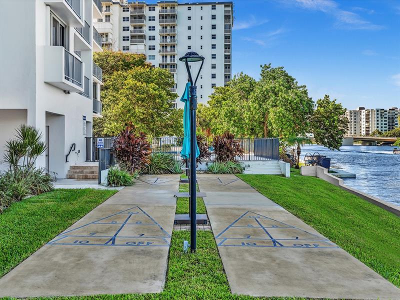 Image 56 of 78 For 1609 Riverside Dr  204