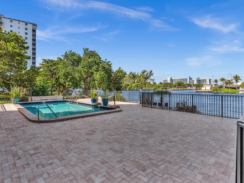 Image 57 of 78 For 1609 Riverside Dr  204