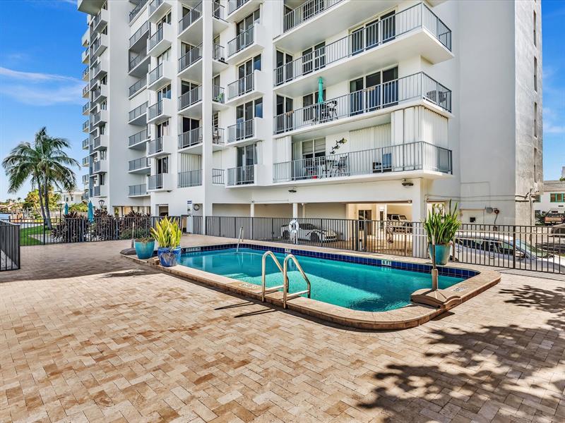 Image 60 of 78 For 1609 Riverside Dr  204