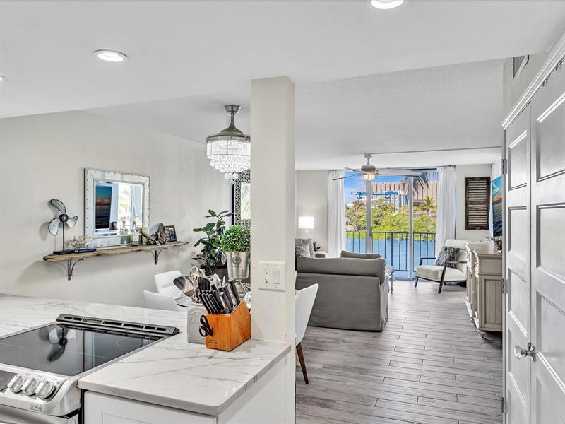Image 9 of 78 For 1609 Riverside Dr  204