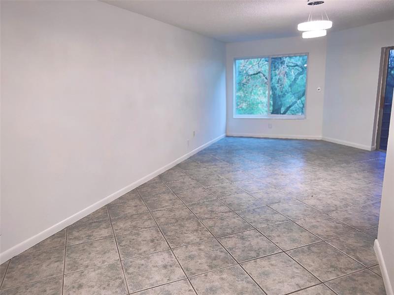 Image 12 of 34 For 3100 Riverside Dr  307