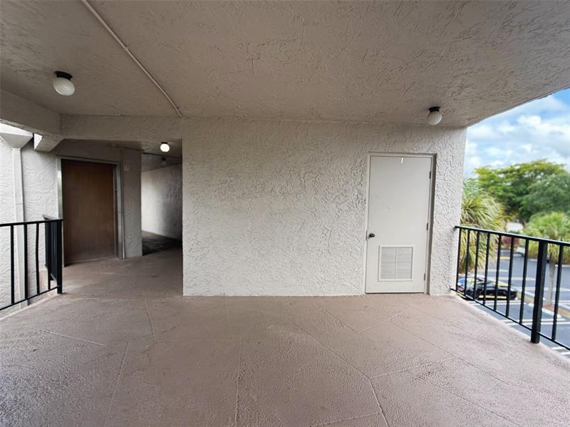Image 31 of 34 For 3100 Riverside Dr  307