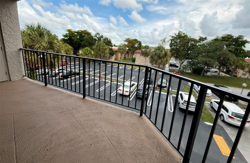 Image 32 of 34 For 3100 Riverside Dr  307