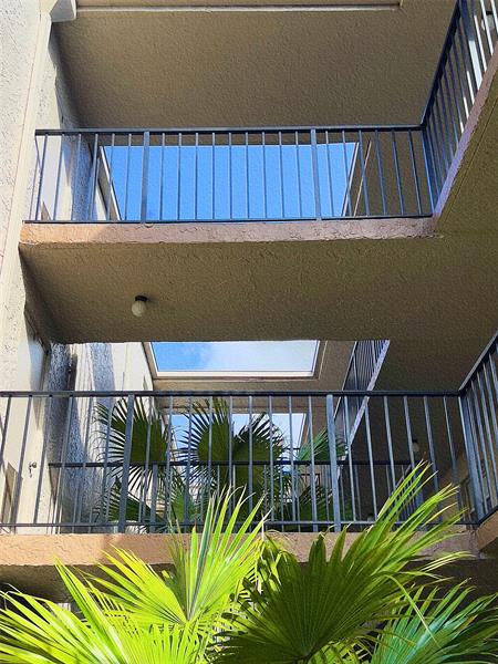 Image 4 of 34 For 3100 Riverside Dr  307