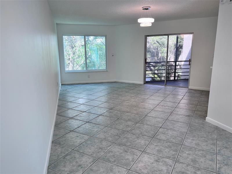 Image 9 of 34 For 3100 Riverside Dr  307