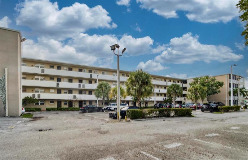 Details for 1690 191st St  405-1, Miami, FL 33179