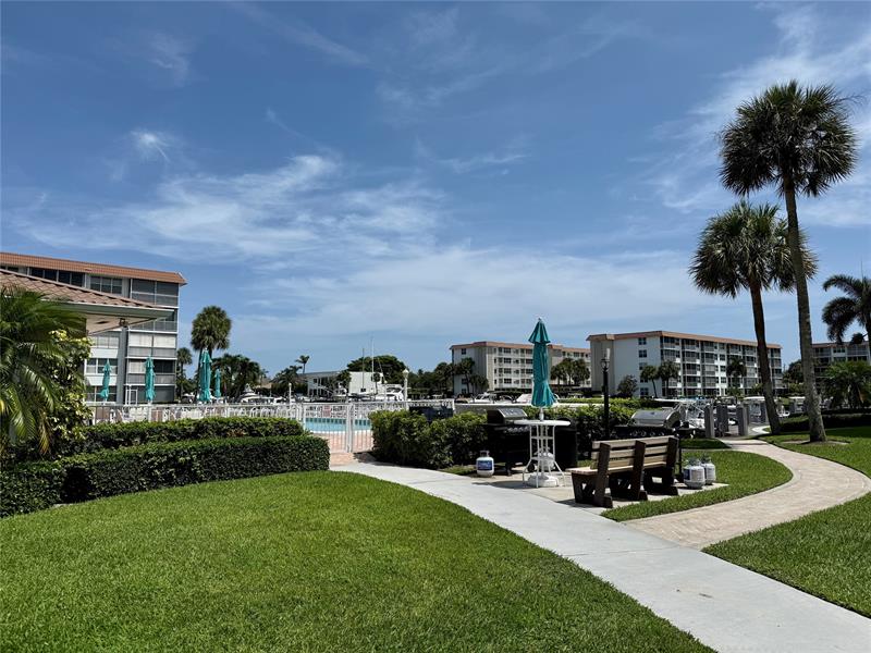 Image 25 of 42 For 2525 Florida Blvd  431