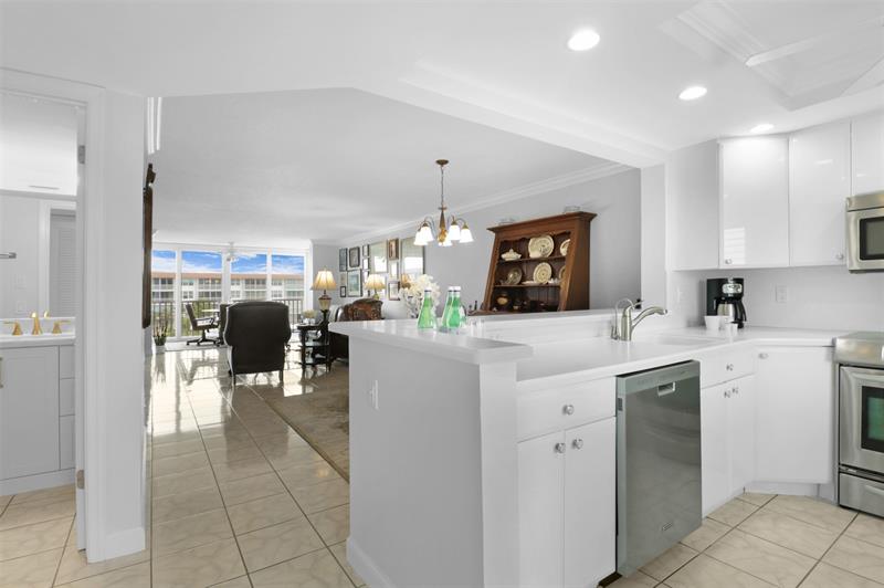Image 6 of 42 For 2525 Florida Blvd  431