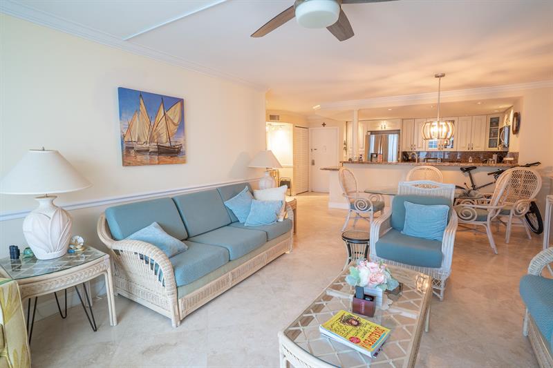 Image 13 of 18 For 1149 Hillsboro Mile  808