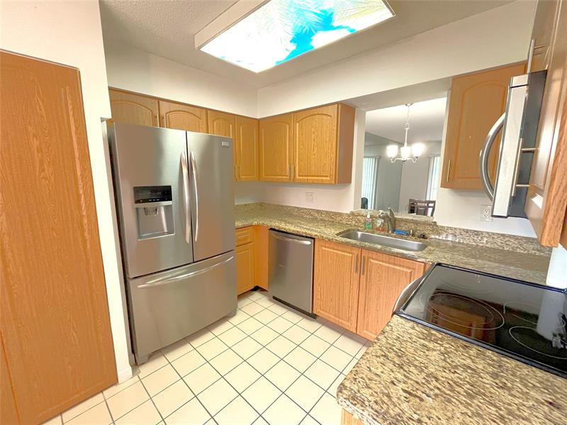 Image 5 of 38 For 7267 Huntington Ln  104