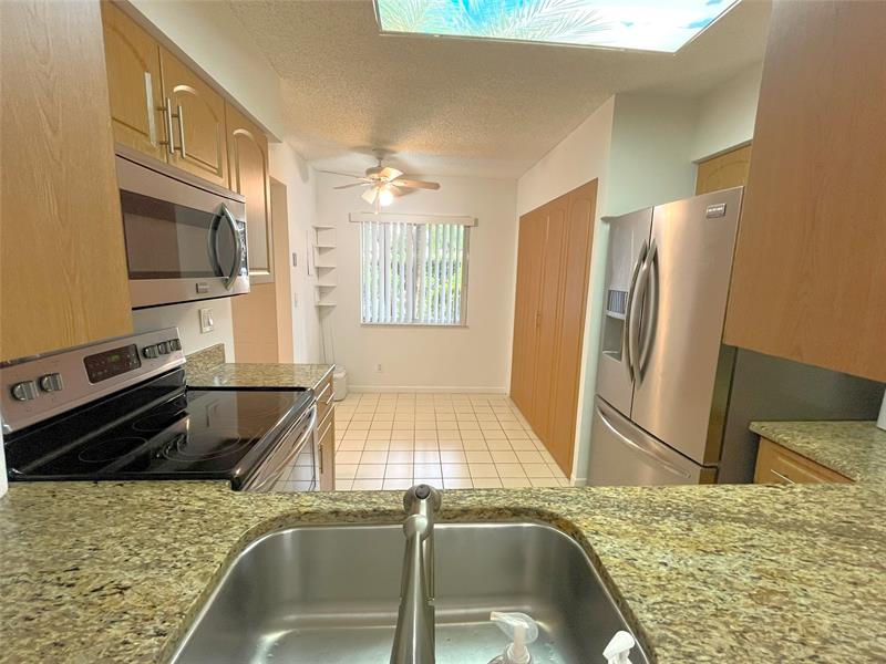 Image 8 of 38 For 7267 Huntington Ln  104