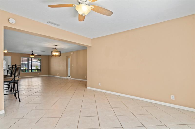 Image 17 of 40 For 8240 94th Ave