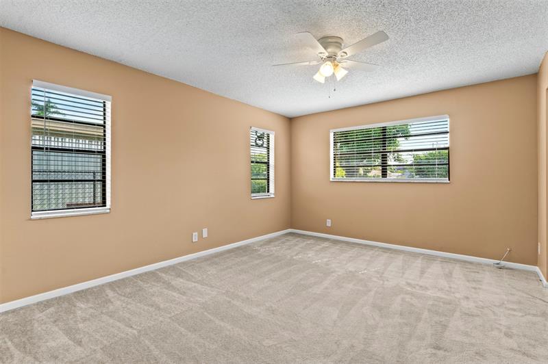 Image 19 of 40 For 8240 94th Ave