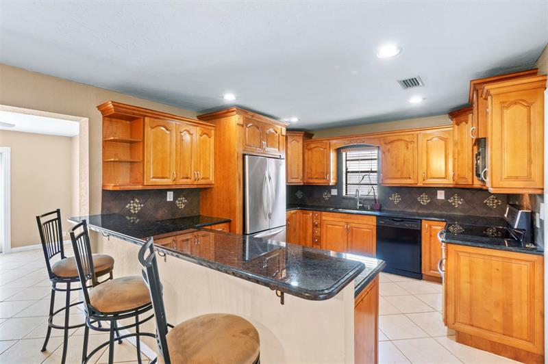 Image 5 of 40 For 8240 94th Ave