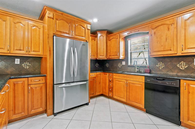 Image 6 of 40 For 8240 94th Ave